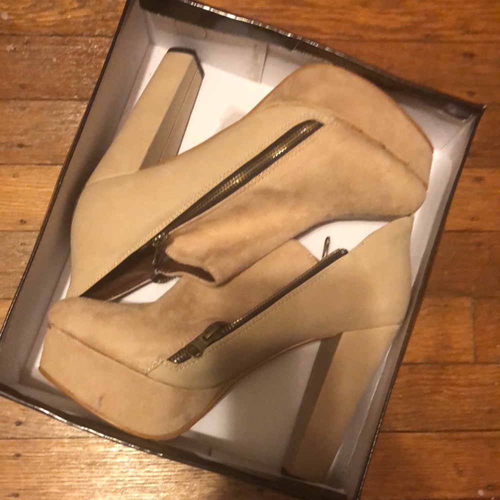 Suede light khaki chunky heel